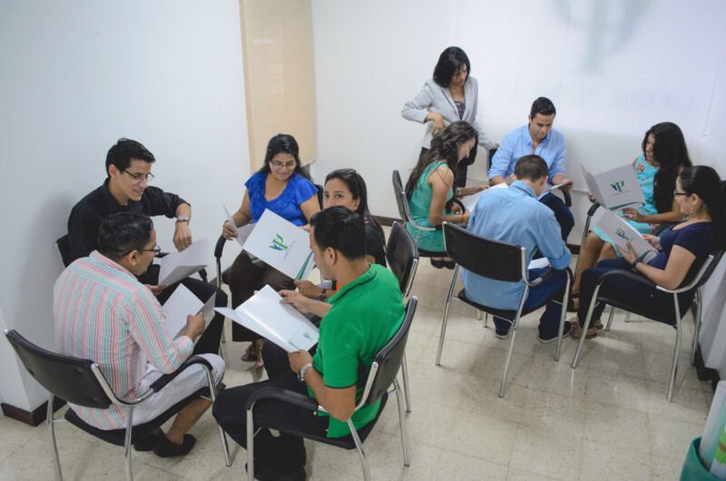Profesionales participan en una capacitación de PsiconCiencia en Guayaquil